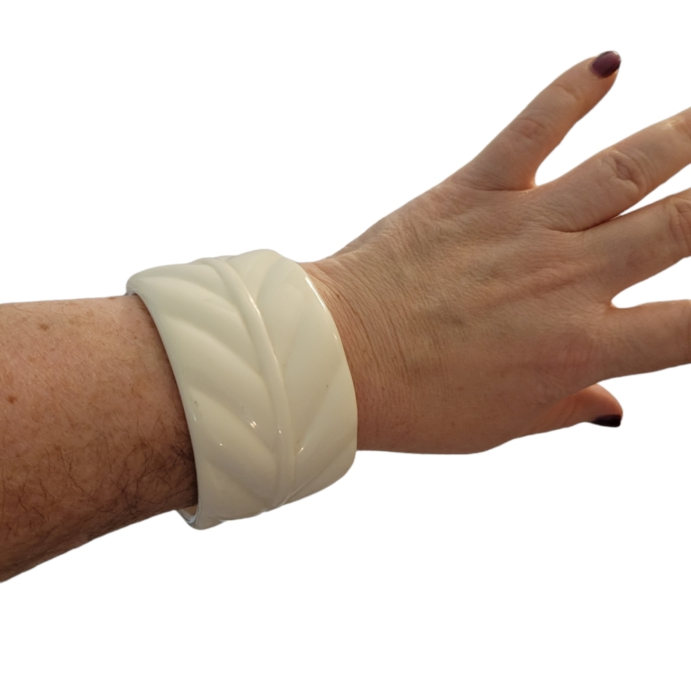 Vintage Chunky Bangle Bracelet Leaf Pattern White